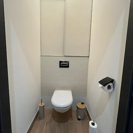 Terracotta Gem - Steps From Center Apartment